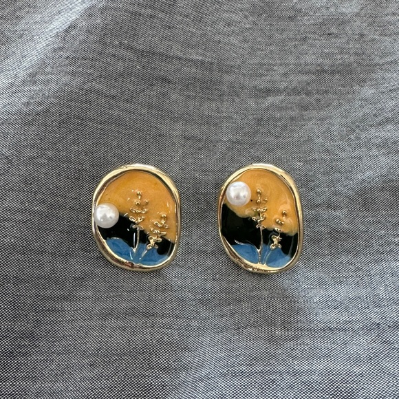 Floral Pattern Earring Style 1 - Picture 2 of 6